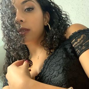 Meet your Posher, Deaniliz